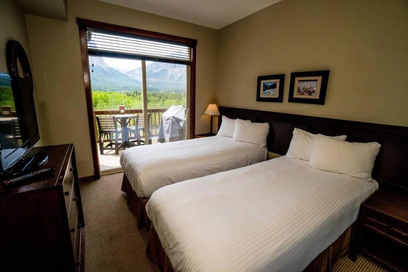 Spacious Penthouse Suite-King Beds-Pool & Hot Tub Canmore Extérieur photo