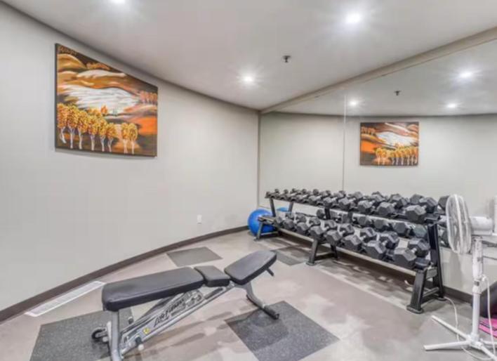 Spacious Penthouse Suite-King Beds-Pool & Hot Tub Canmore Extérieur photo