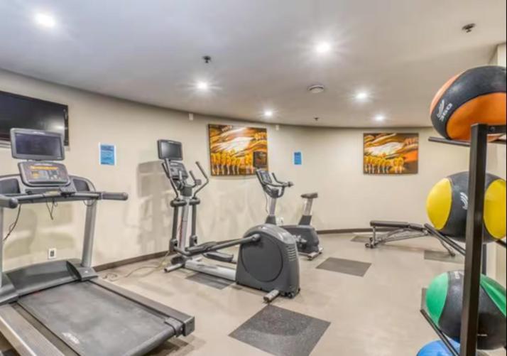 Spacious Penthouse Suite-King Beds-Pool & Hot Tub Canmore Extérieur photo